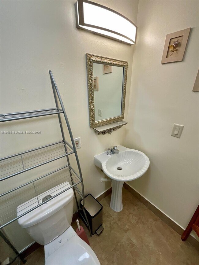 Building Photo - 2951 SW 46th Ct