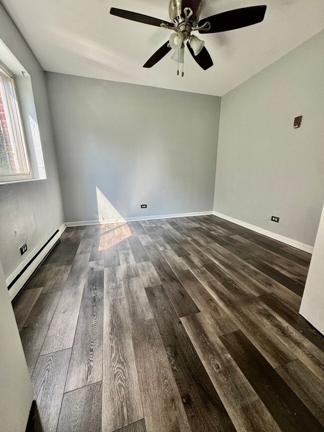 Building Photo - 727 S Maple Ave
