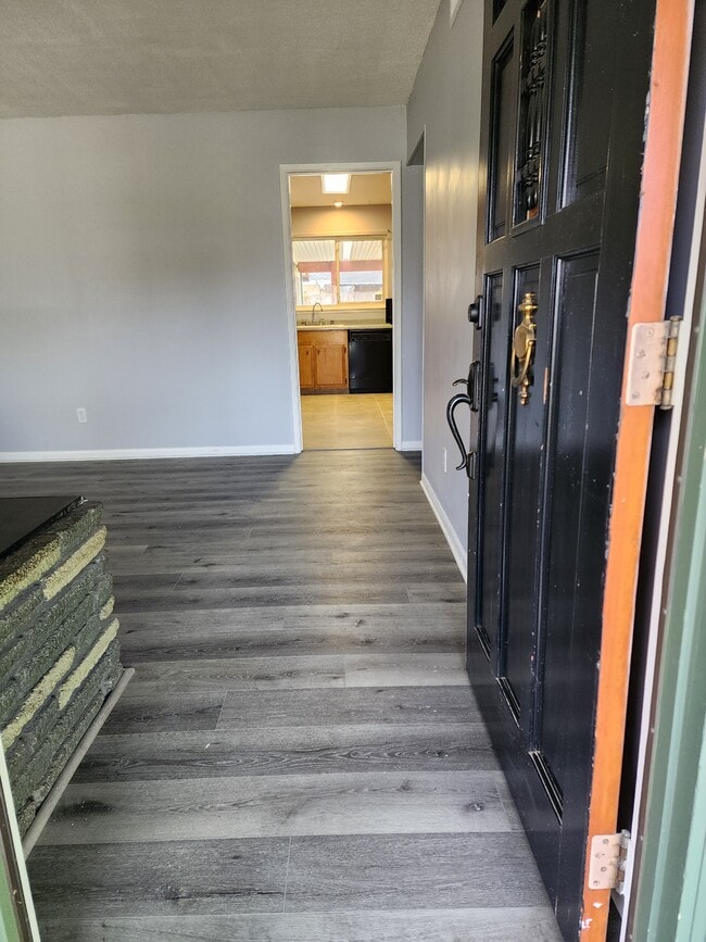 Building Photo - 9172 Thilow Dr