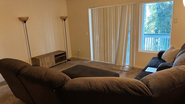 Building Photo - 723 N 8th St