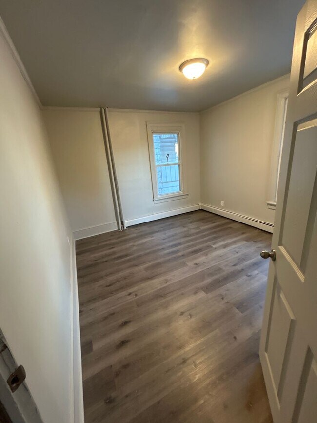 Building Photo - 3rd St 31-33 N