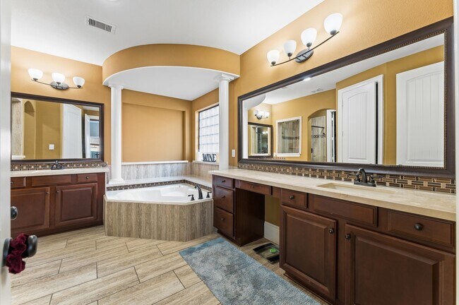 Building Photo - 31183 Pecan Creek Dr