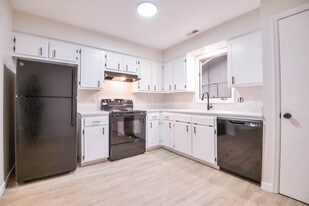 Building Photo - 4934 Robin Dr