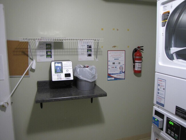 Building Photo - 1301 Bodwell Rd