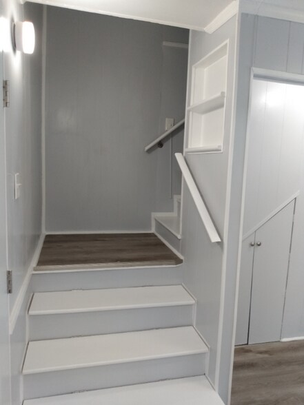 Building Photo - 201 Lake Dr