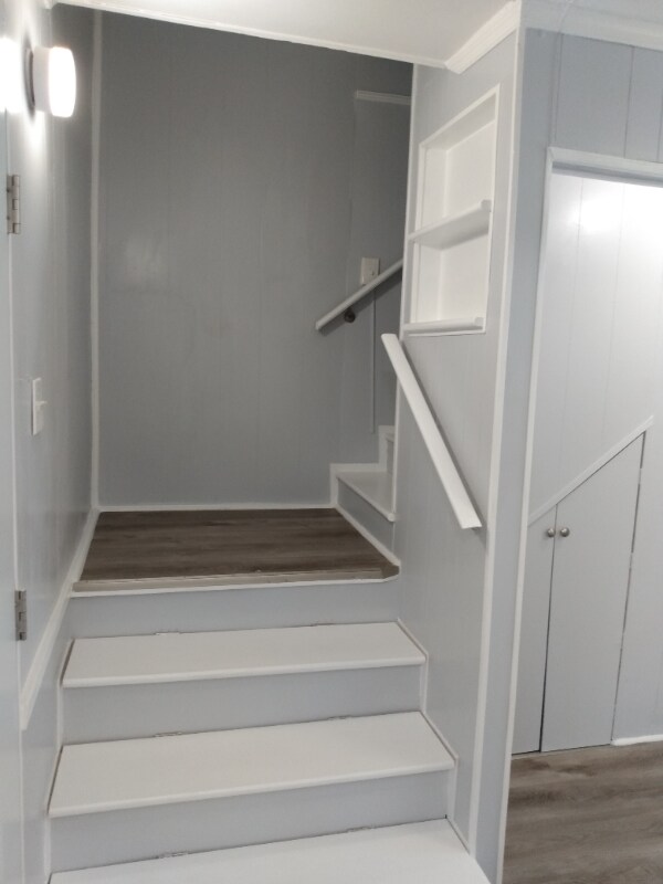 Building Photo - 201 Lake Dr