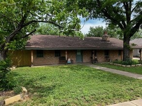 Building Photo - 709 Sayles Blvd