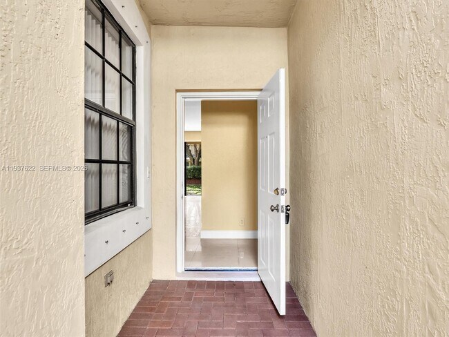 Building Photo - 3878 Tree Top Dr