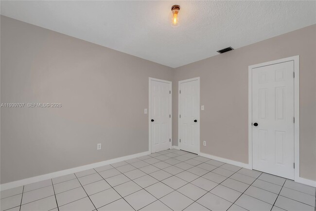 Building Photo - 2327 SW 22nd Terrace