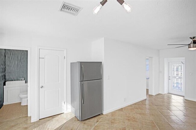 Building Photo - 651 NE 59th Ct