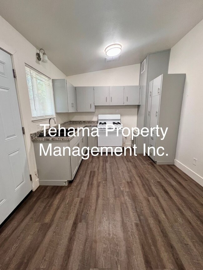 Building Photo - 2 Bedroom 1 Bath