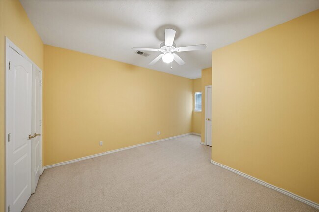 Building Photo - 16 Regency Pt