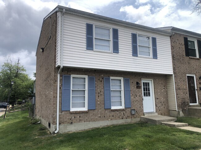 Primary Photo - 222 Hedgewood Ct