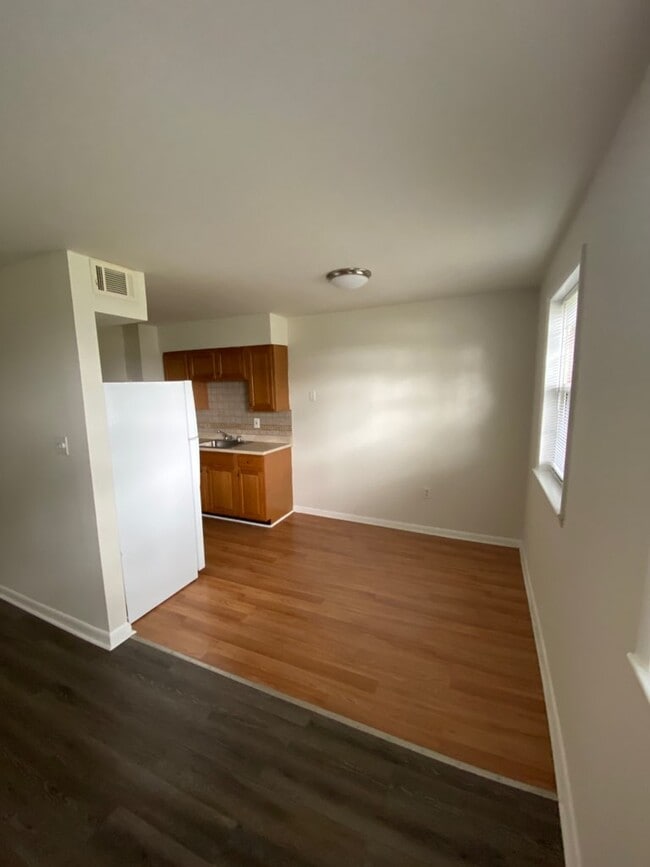 Primary Photo - 300 Hill Ave