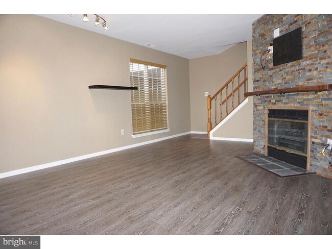 Building Photo - 203 Steeplechase Ct