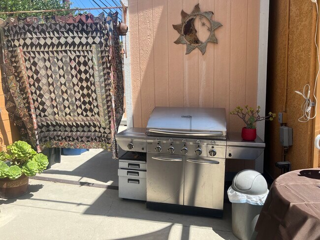 Building Photo - 12609 Woodgreen St