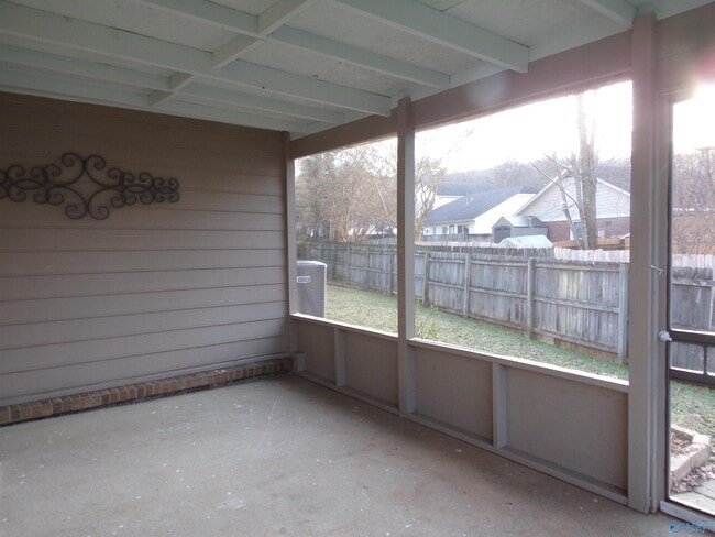 Building Photo - 100 Tess Cir