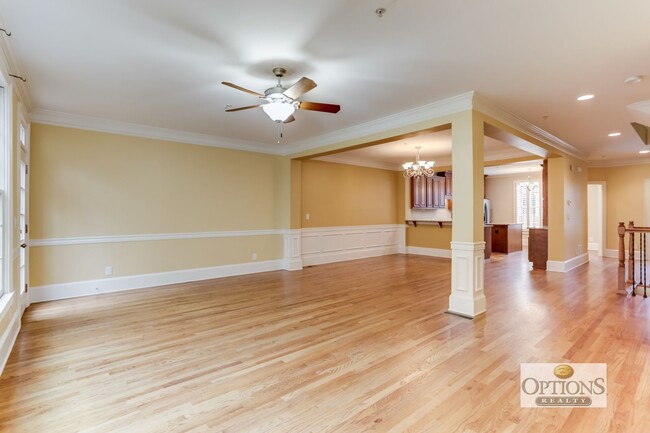 Building Photo - Elegant 4BR/3.5BA townhouse near EW Conn