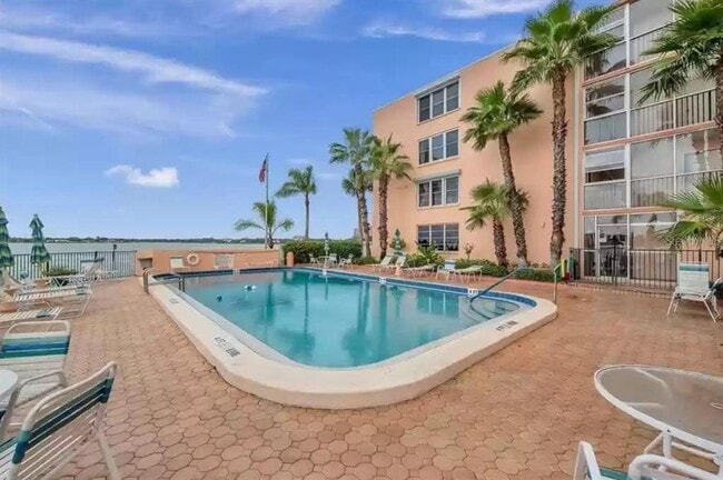Building Photo - 7560 Bay Island Dr S