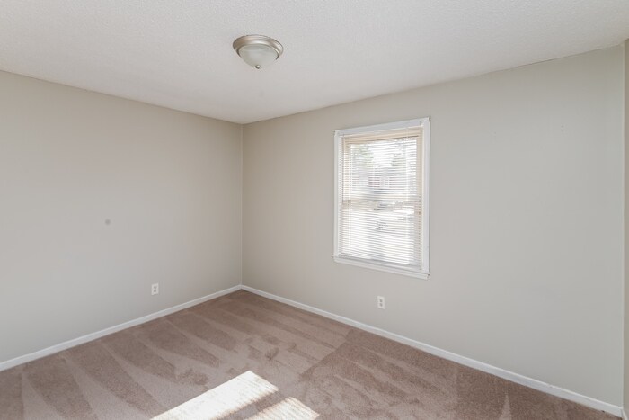 Building Photo - 112 Tillbury Dr