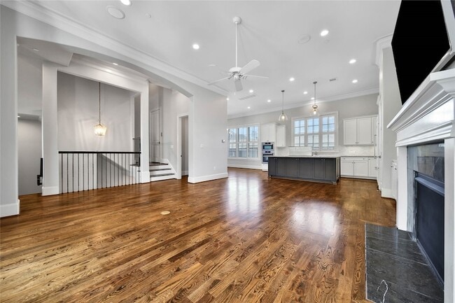 Building Photo - 3002 Mid Ln