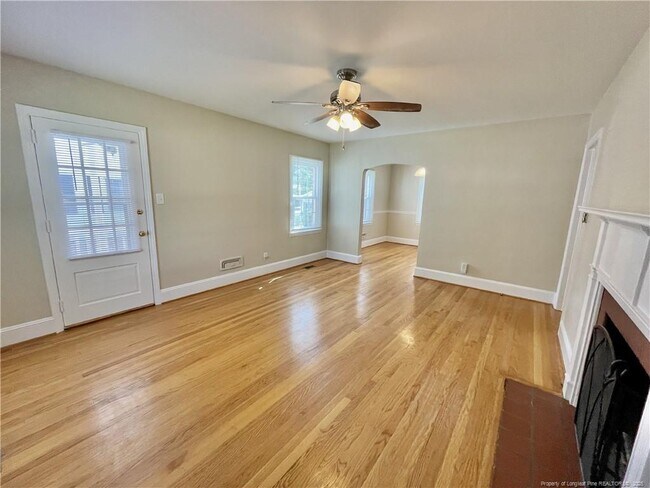 Building Photo - 122 Camellia Dr
