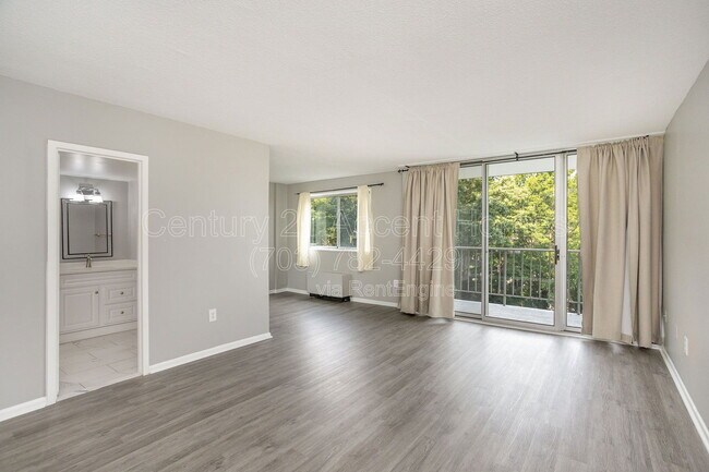 Building Photo - 2059 Huntington Ave