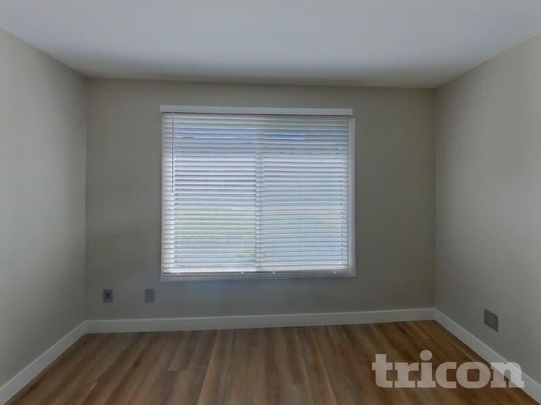 Building Photo - 6035 N 31st Ave