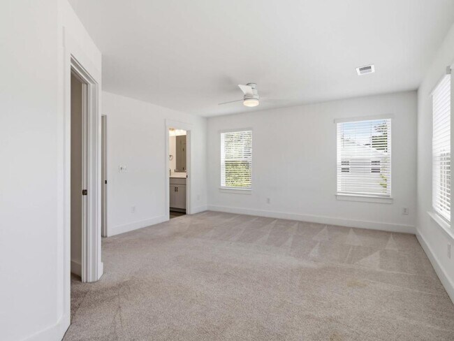 Building Photo - 105 Cobden Ct