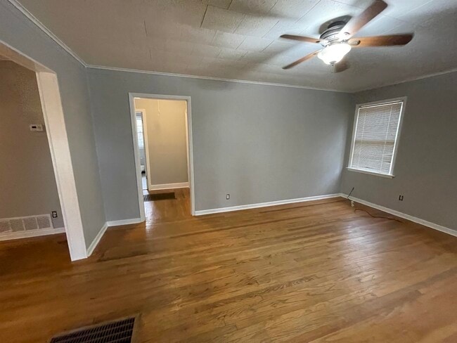 Building Photo - 885 Echles St