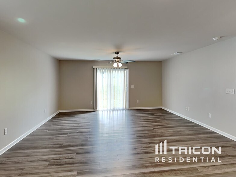 Building Photo - 127 Brentwood Dr