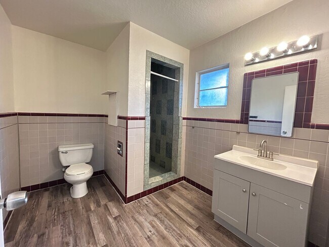 Building Photo - No Hoa! Single Story House with 4 Bedrooms 2 Bathrooms!