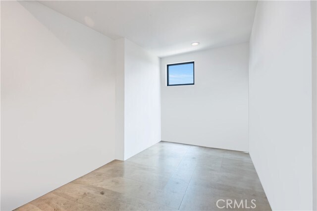 Building Photo - 332 Avenue E