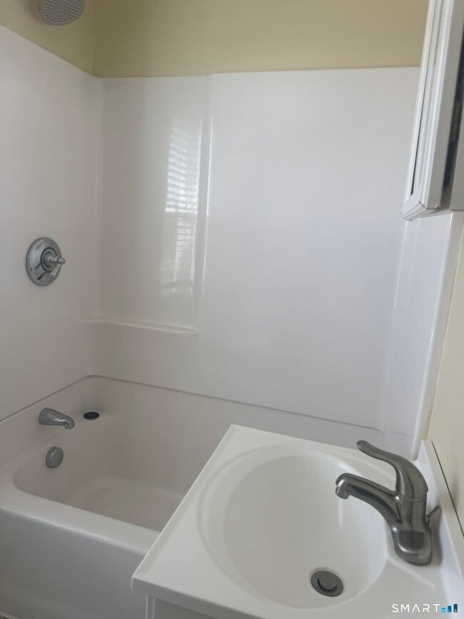 Building Photo - 81 Mechanic St