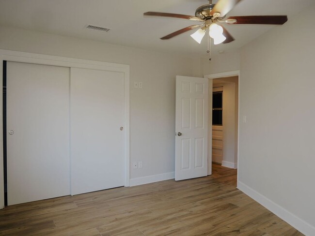 Building Photo - Riverfront Oasis in the City of Tampa!
