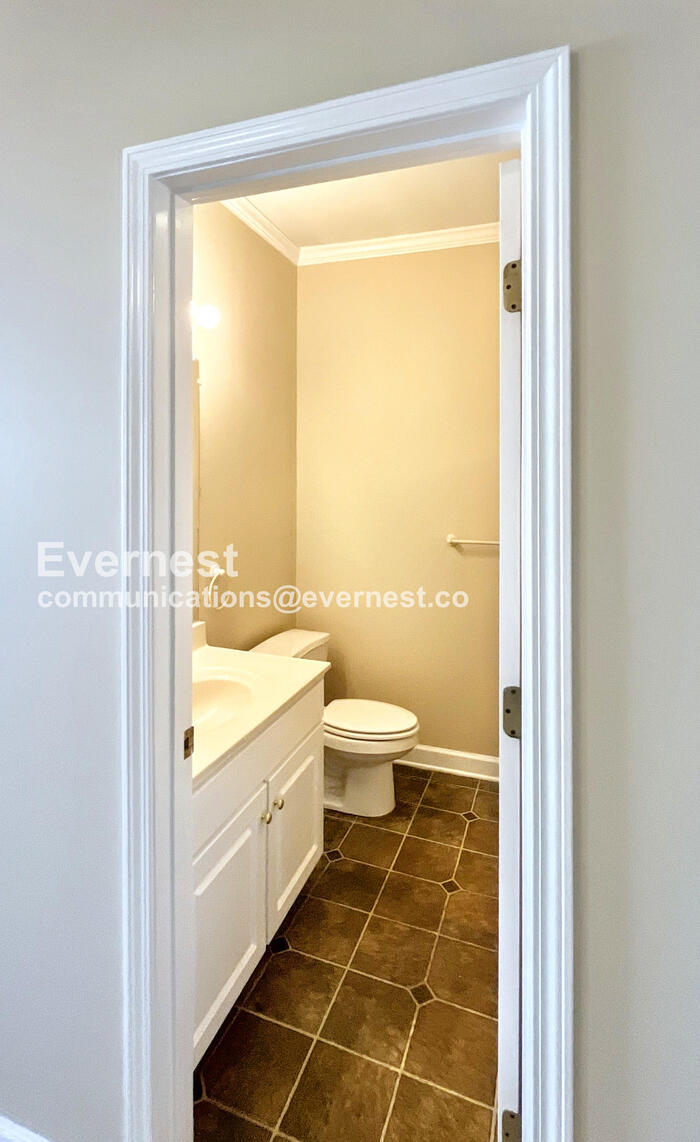 Building Photo - 101 W Bush St