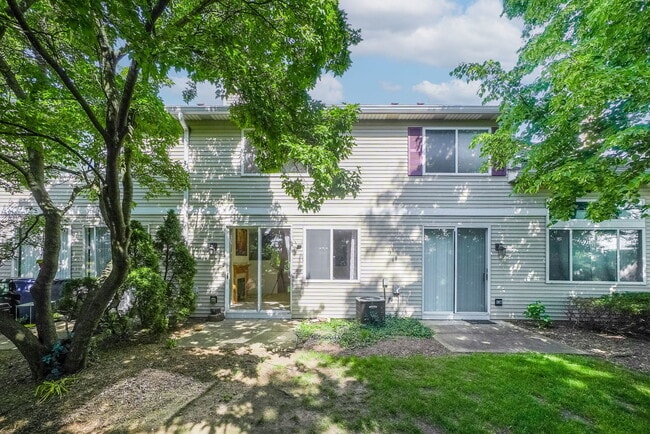 Building Photo - 3013 Kentshire Cir