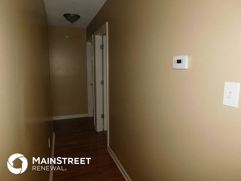 Building Photo - 1688 Sarah Ann Dr W