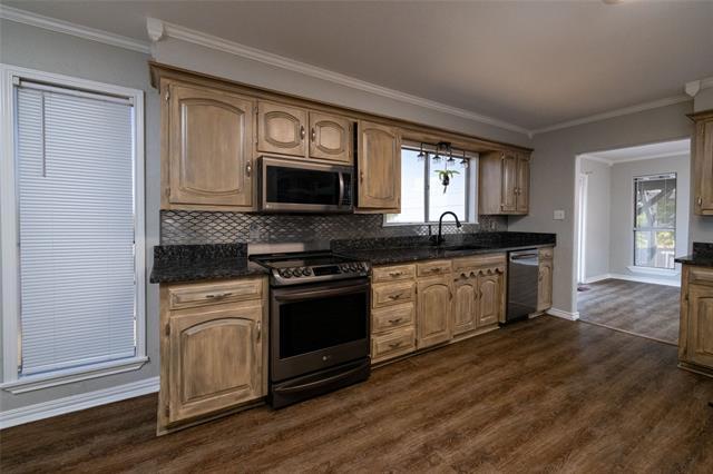 Building Photo - 134 Lakeshore Dr