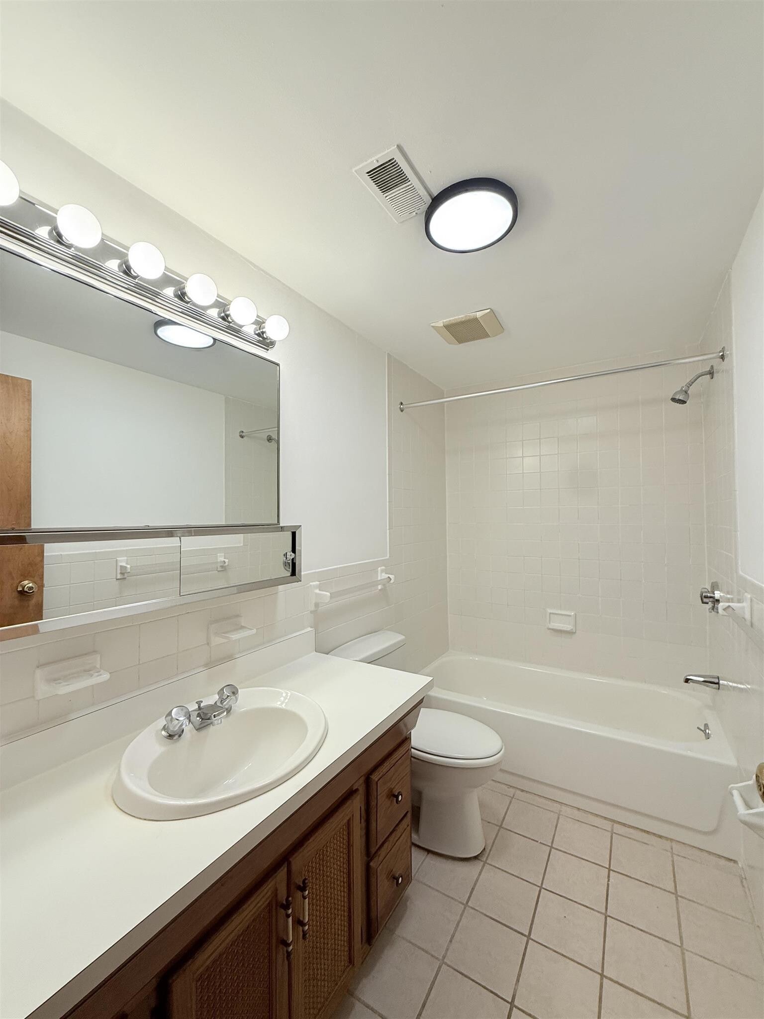 Building Photo - 175 Summer St