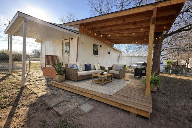 Building Photo - 600 Springdale Rd