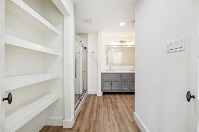 Building Photo - 9319 Carousel Ln