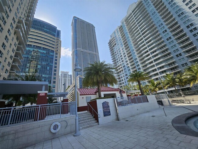 Building Photo - 1155 Brickell Bay Dr
