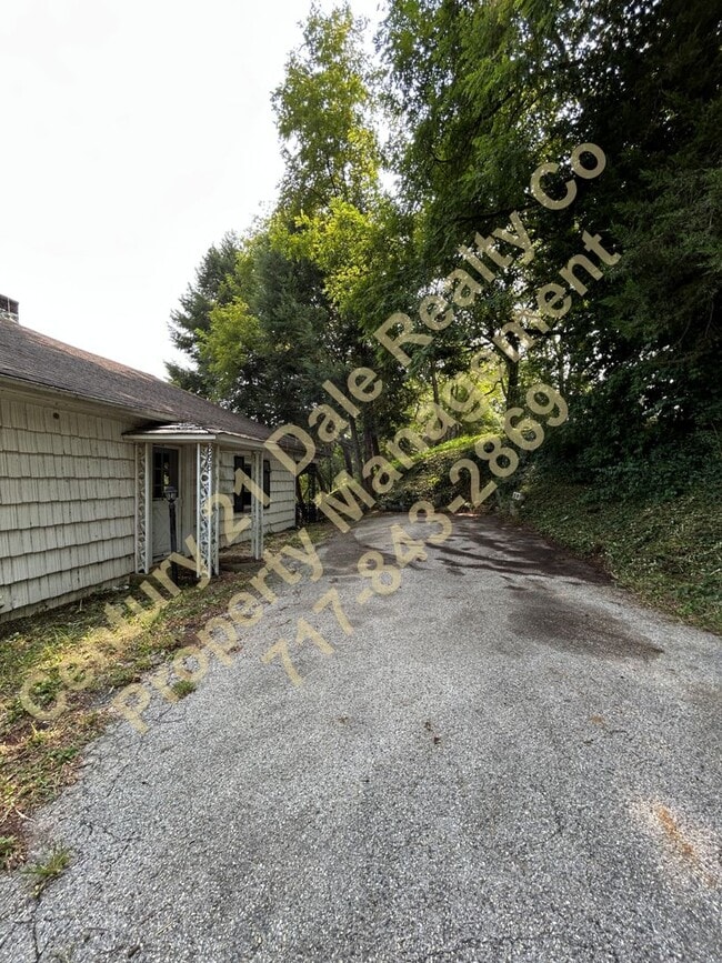 Building Photo - 2 Bedroom home in South Eastern School District with a Large Yard