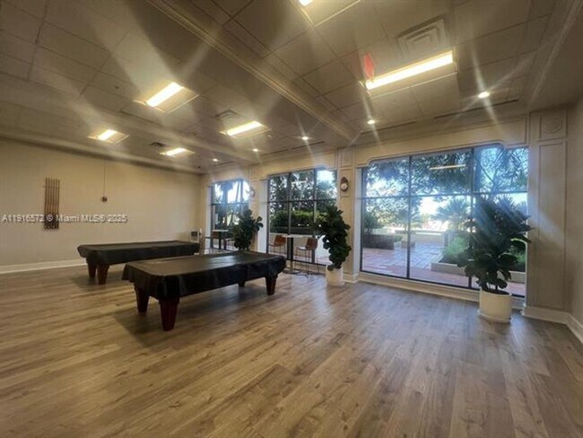 Building Photo - 5600 Collins Ave