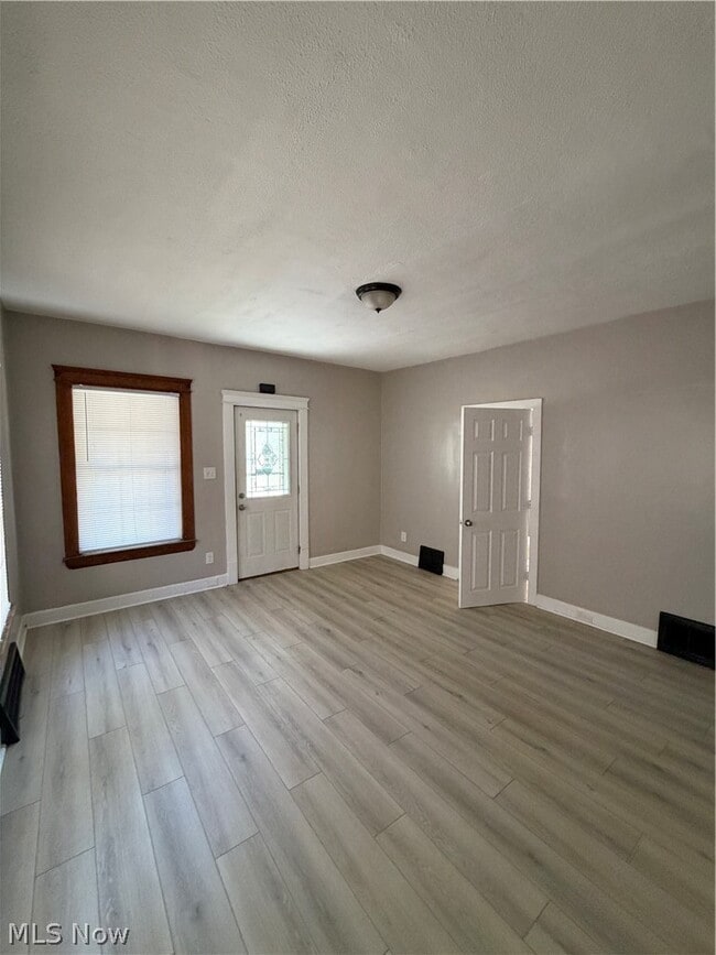 Building Photo - 3658 E 55th St