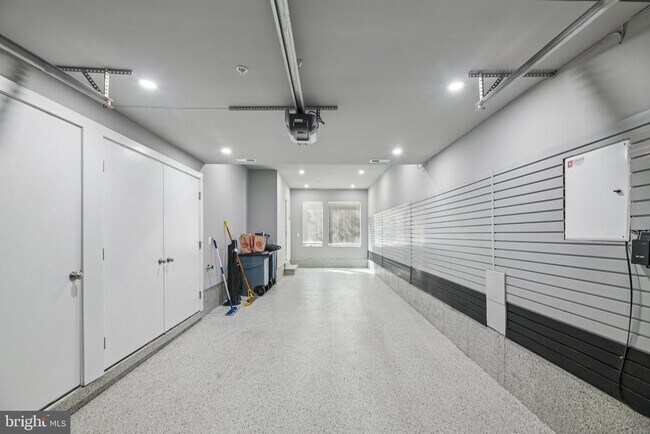 Building Photo - 5627 45th Ave