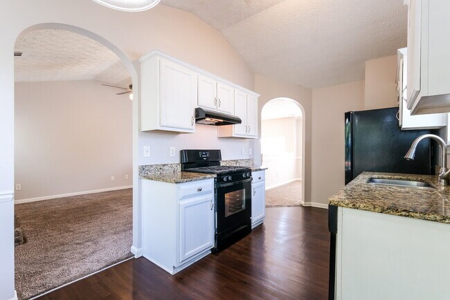 Building Photo - 430 Summer Hill Cir