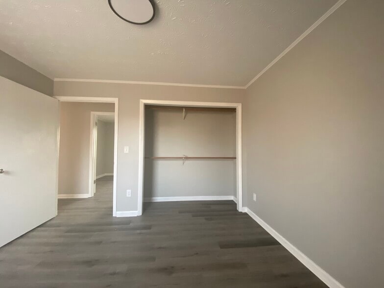 Building Photo - 213 Tara Dr