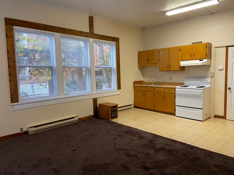 Kitchen - Unit 209 - 209 E Water St